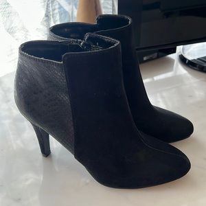 Size 6 half suede half texted leather heel boots